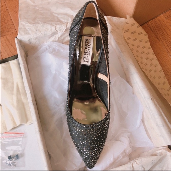 BADGLEY MISCHKA Embellished Point-Toe Weslee Pumps - Picture 5 of 8